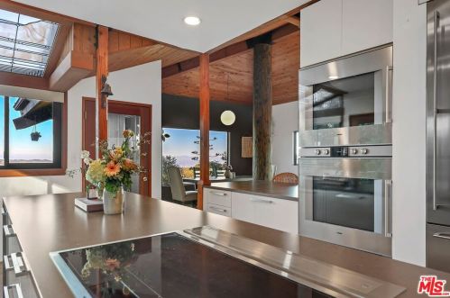 21629 Saddle Peak Rd, Topanga CA  90290-3415 exterior