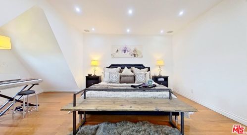 11264 Sunshine Ter, North Hollywood CA  91604-3124 exterior