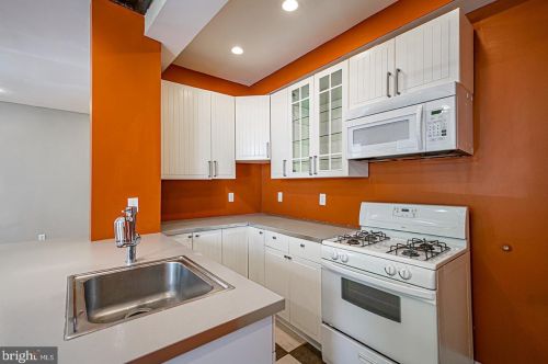 208 Laurel St, Philadelphia PA  19123-2212 exterior