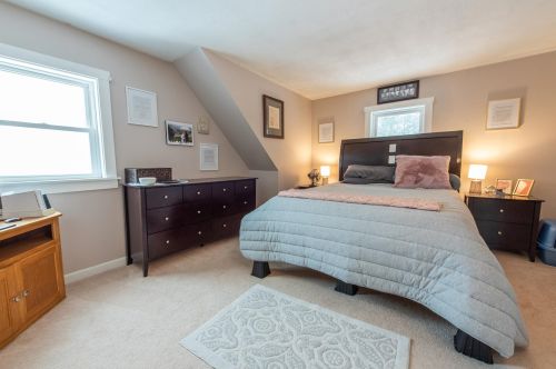 132 Old Mill Pond Rd, Henniker NH  03242-3152 exterior