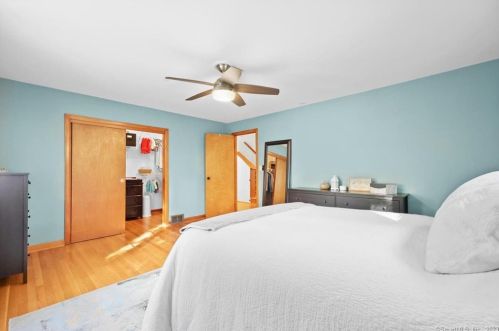 38 Hemlock Trl, Bridgeport CT  06611-3343 exterior
