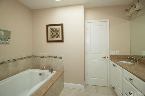 501 Sayre Dr, Princeton NJ  08540-5855 exterior