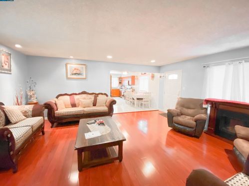 2329 Clinton Ave, Richmond CA 94804-1415 exterior