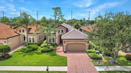 7860 Valencia Ct, Naples, FL 34113-3185