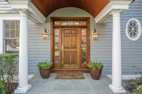19 Vineyard Ln, Stamford, CT 06902-1111