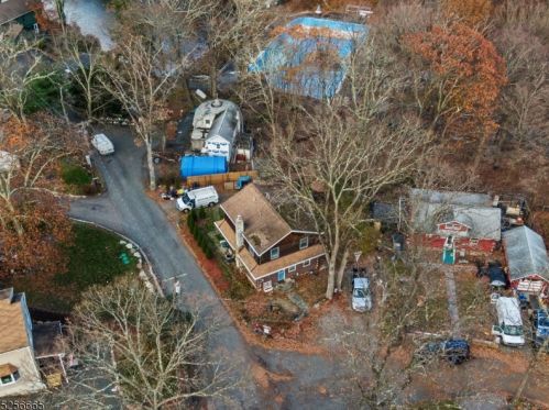 10 Poplar Grove Ter, West Milford NJ  07480-4006 exterior