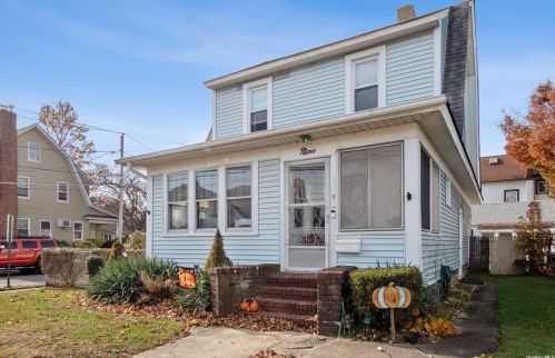 9 Plainfield Ave, East Rockaway, NY 11518-1209