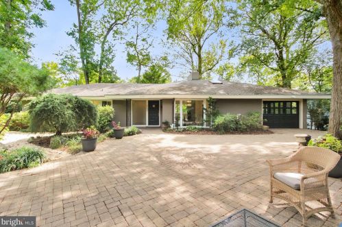6124 Beachway Dr, Falls Church, VA 22041-1410
