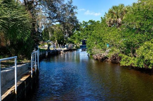 402 Dona Dr, Nokomis, FL 34275-2612