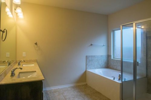 4512 Gunnison Dr, Denton TX  76208 exterior