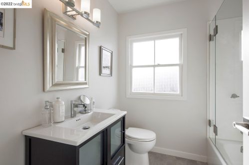 855 Glendome Cir, Oakland CA 94602-1413 exterior