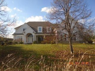13925 Legacy Hills Dr, Thiensville, WI 53097-2026