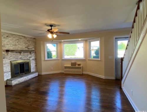 2326 Hampton Ave, Seaford NY  11783-3114 exterior