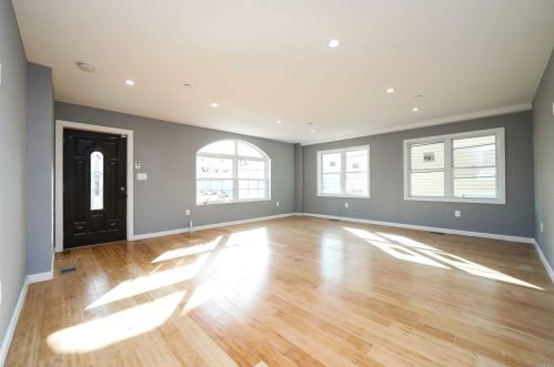 95-21 75th St, Jamaica, NY 11416-1051