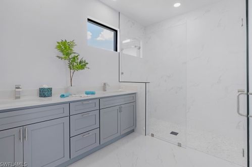 301 15th Ter, Cape Coral FL  33909-1239 exterior