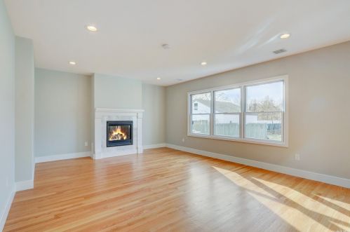 2592 Hewlett Ln, North Bellmore NY  11710-4413 exterior