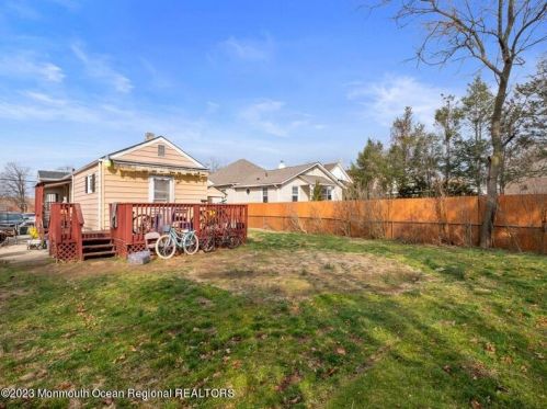 93 Sunset Ave, Tinton Falls NJ  07701-1433 exterior