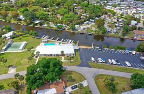 23 Derhenson Dr, Naples FL  34114-8202 exterior