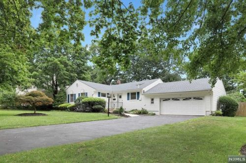 47 Garry Rd, Closter NJ  07624-1509 exterior