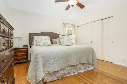 3 Hillside Dr, Clinton NJ 08809-1244 exterior