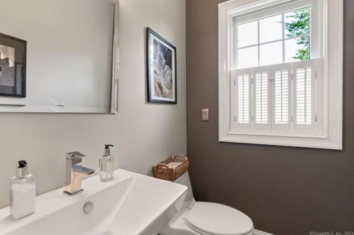 1 Reservoir Dr, Wallingford CT  06492-1862 exterior