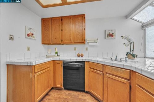 7294 Cronin Cir, Pleasanton CA  94568-2330 exterior