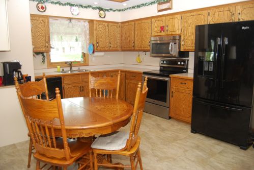 711 Harrison Ct, West Bend WI  53090-1800 exterior