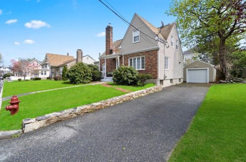 147 Trent St, Woonsocket RI  02895-1040 exterior