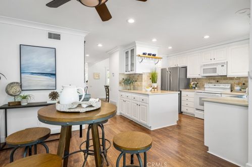 513 15th St, Huntington Beach CA  92648-4045 exterior