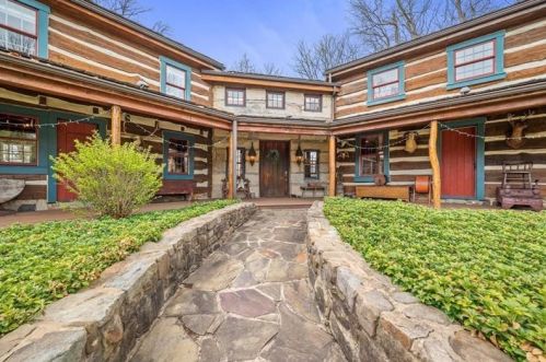 110 Green Leaf Ln, Pittsburgh, PA 15238-1169