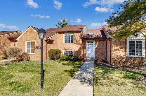5234 Eaglesnest Dr, Cincinnati, OH 45248-8419