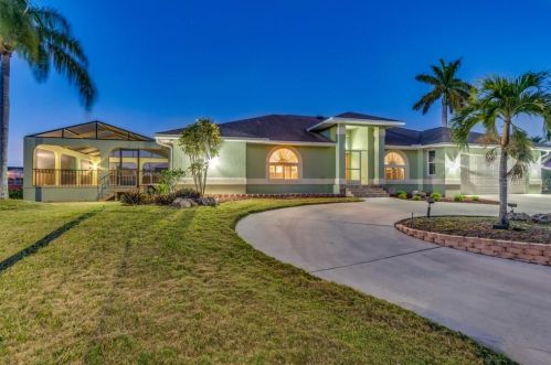 654 Coral Dr, Nokomis, FL 34275-2416