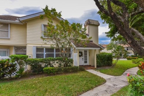 8122 Northboro Ct, West Palm Beach, FL 33406-8469
