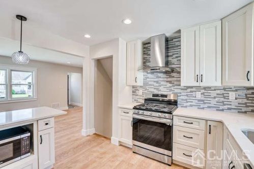 204 Grove Ave, Woodbridge NJ  07095-2337 exterior