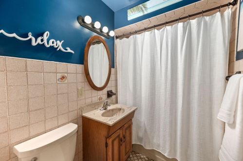 181 Glenview Ave, Milwaukee WI 53213-3323 exterior