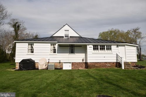 6745 Fayette St, Haymarket VA  20169-2916 exterior