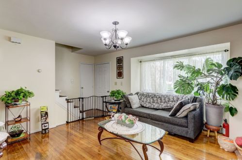 230 Urban Ave, Westbury NY  11590-3851 exterior