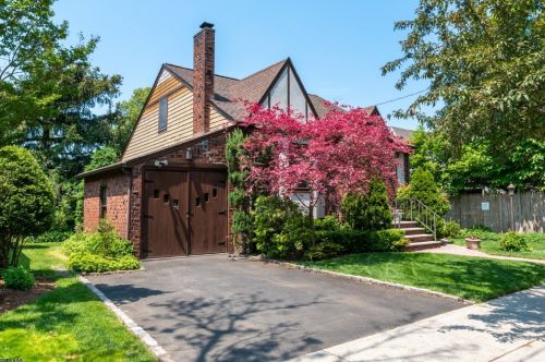 720 Elm St, Roselle Park, NJ 07204-1331