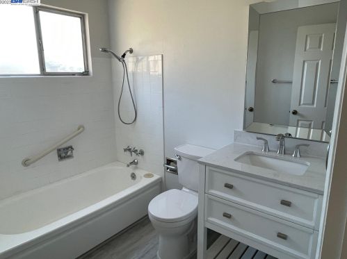 585 Crestmont Dr, Oakland, CA 94619-2319