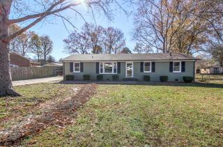 236 Pine Mountain Rd, Clarksville TN  37042-5219 exterior