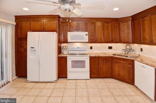 11707 Newbridge Ct, Herndon, VA 20191-3503