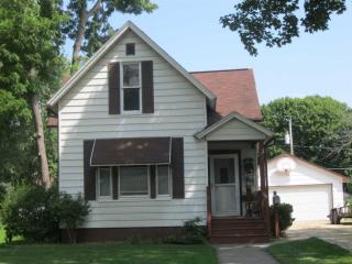 229 6th St, Clinton, IA 52732-7115