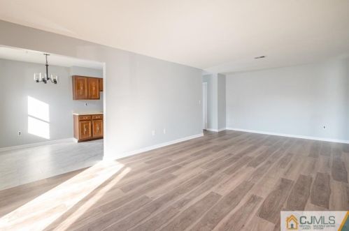 109 Sharon Garden Ct, Woodbridge NJ  07095-4308 exterior