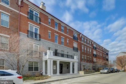 800 Admirals Way, Philadelphia PA  19146-5231 exterior