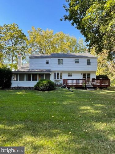 957 Powderhorn Dr, Lansdale PA  19446-5530 exterior