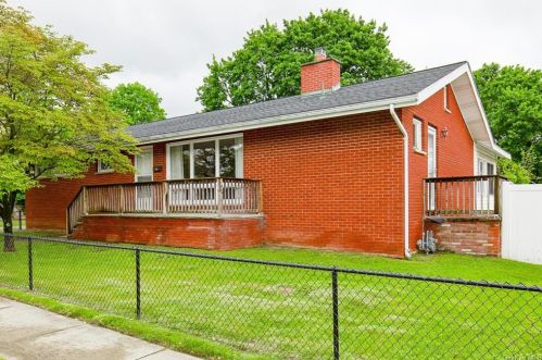 17 West St, New Hamburg, NY 12590-1939