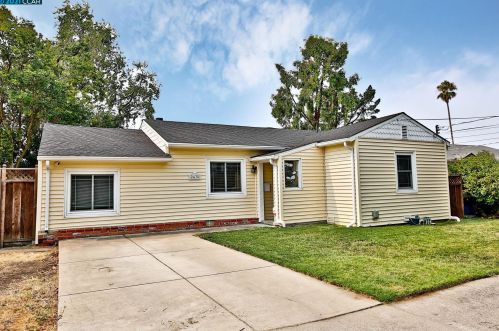 2438 Upland Dr, Concord, CA 94520-1748