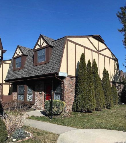 9 Summerfield Ct, Deer Park, NY 11729-5613