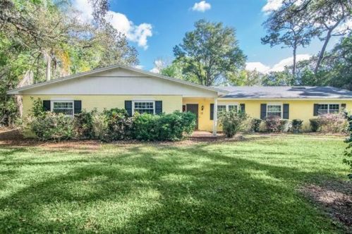 1402 Memory Ln, Lutz, FL 33549-3855