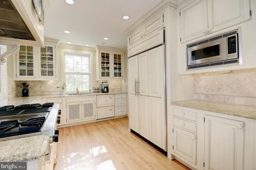 9414 Georgetown Pike, Great Falls VA  22066-2735 exterior